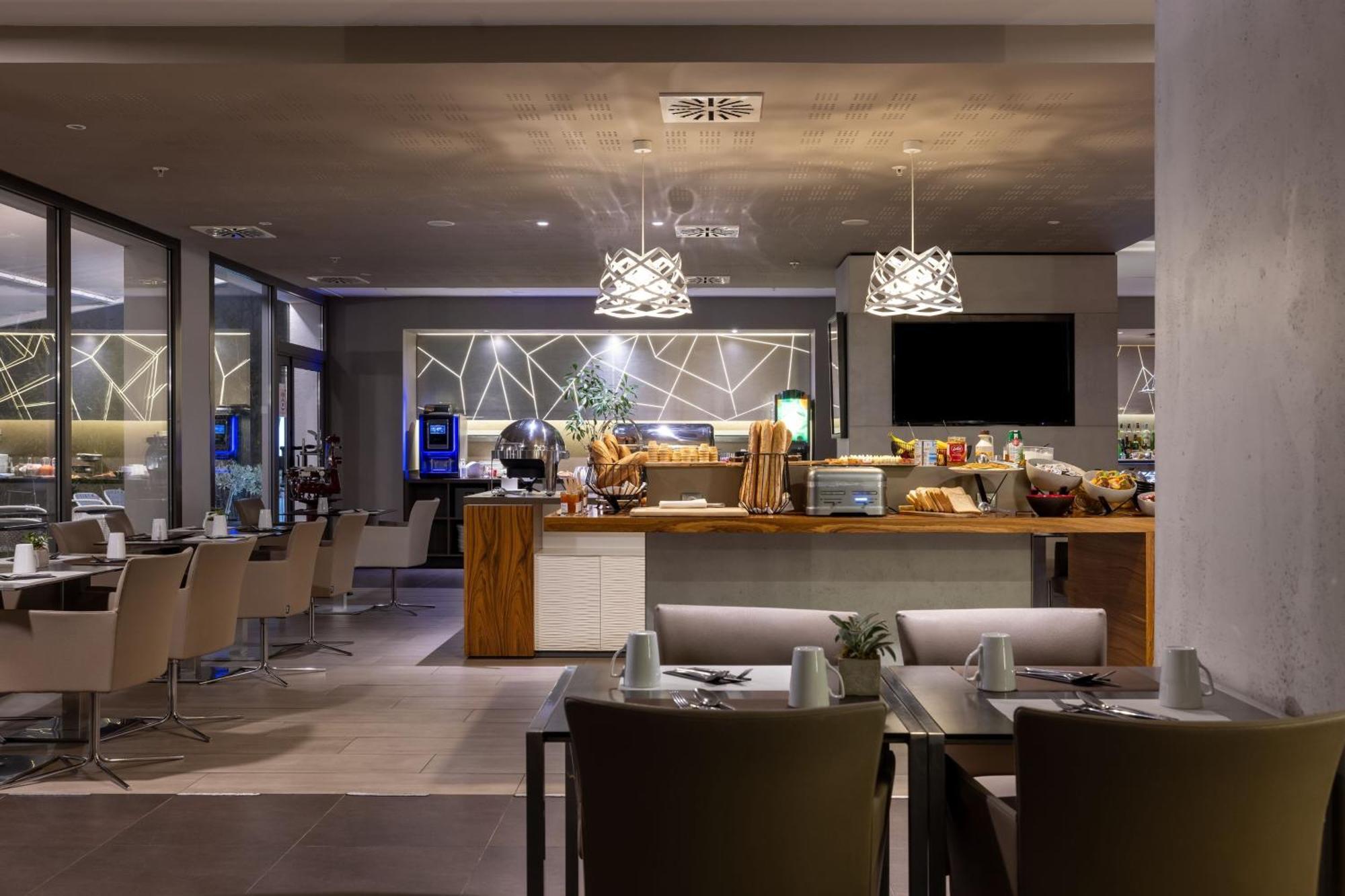 Ac Hotel By Marriott Marseille Prado Velodrome Экстерьер фото