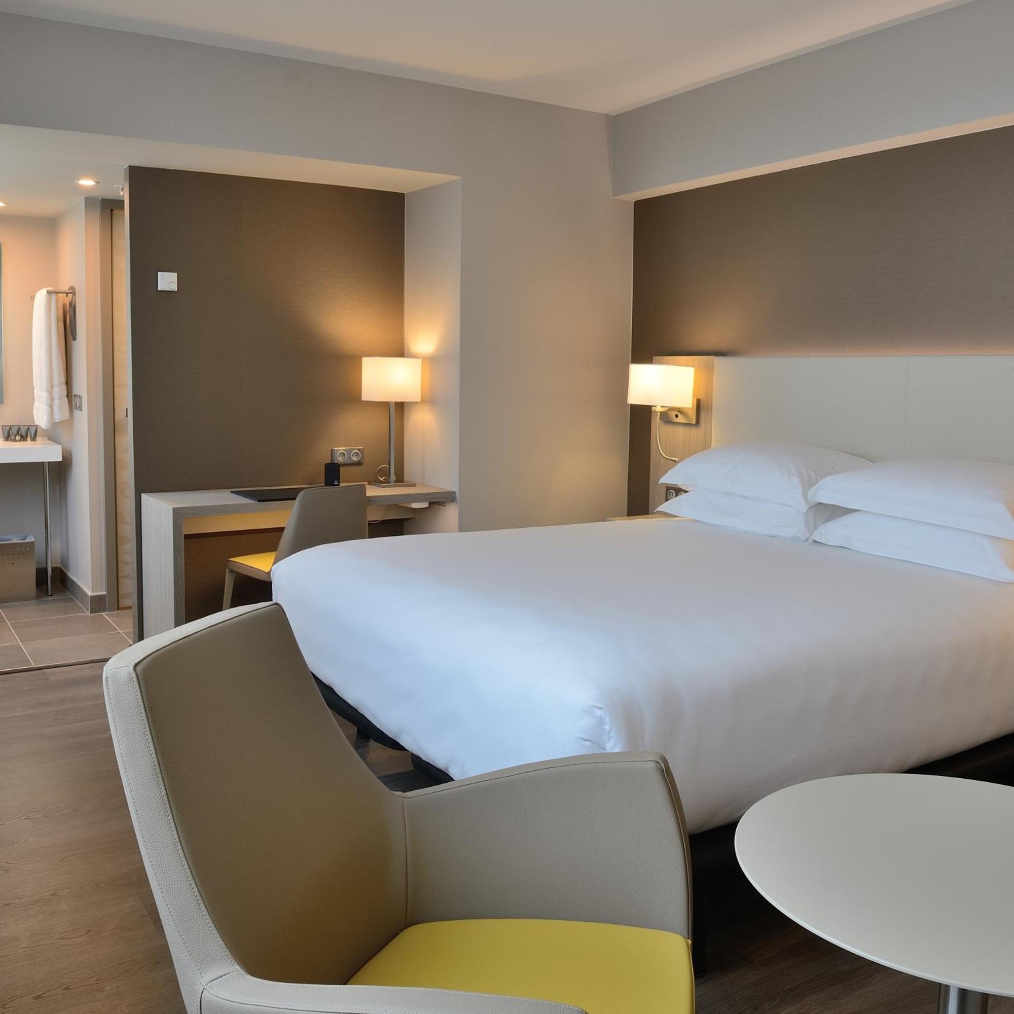 Ac Hotel By Marriott Marseille Prado Velodrome Экстерьер фото