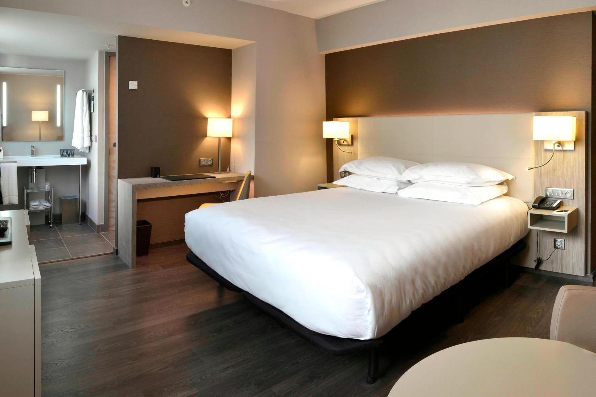 Ac Hotel By Marriott Marseille Prado Velodrome Экстерьер фото