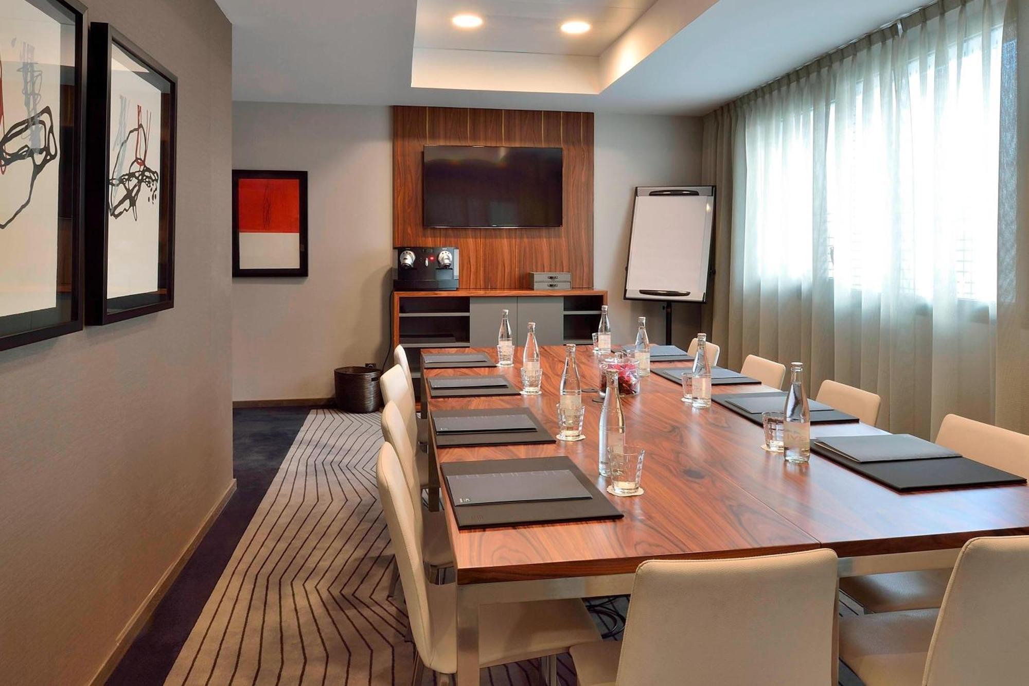 Ac Hotel By Marriott Marseille Prado Velodrome Экстерьер фото